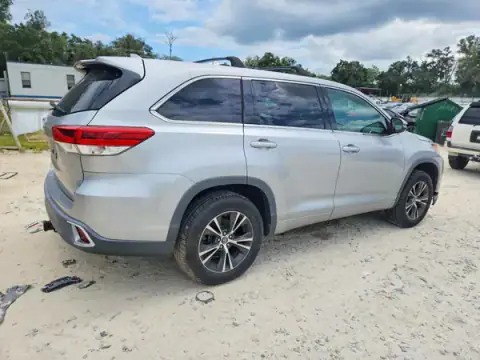 5TDZZRFHXJS260273 — 2018 Toyota Highlander, photo 3 from Copart, Side