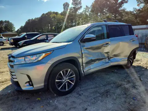 5TDJZRFH4JS846304 — 2018 Toyota Highlander, Front end (Front End), before-repair photos