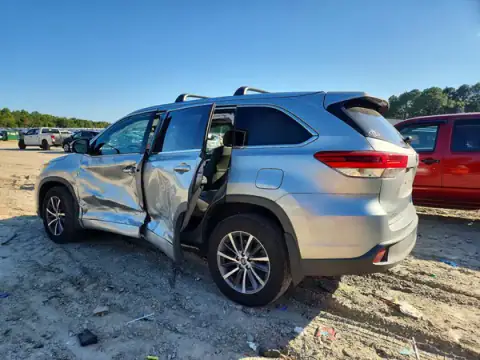 5TDJZRFH4JS846304 — 2018 Toyota Highlander, foto 2 de Copart, Parte delantera