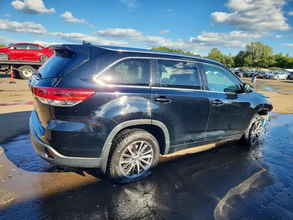 5TDJZRFH0JS557792 — 2018 Toyota Highlander, zdjęcie 3 z Copart, Przód