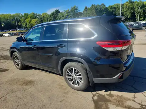 5TDJZRFH2JS538919 — 2018 Toyota Highlander, foto 2 de Copart 30.09.2026, Pequeñas abolladuras y arañazos