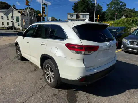 5TDJZRFH2JS808876 — 2018 Toyota Highlander, zdjęcie 2 z Copart 21.10.2026, Drobne wgniecenia i rysy
