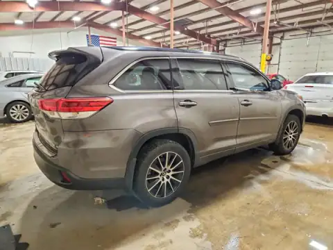 5TDJZRFH5JS535318 — 2018 Toyota Highlander, foto 3 de Copart, Parte delantera