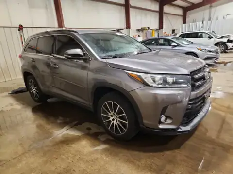 5TDJZRFH5JS535318 — 2018 Toyota Highlander, foto 4 de Copart, Parte delantera