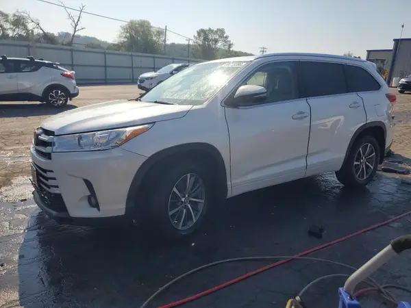 5TDJZRFH4JS845296 Toyota Highlander 2018 — uszkodzenie Przód, zdjęcie przed naprawą