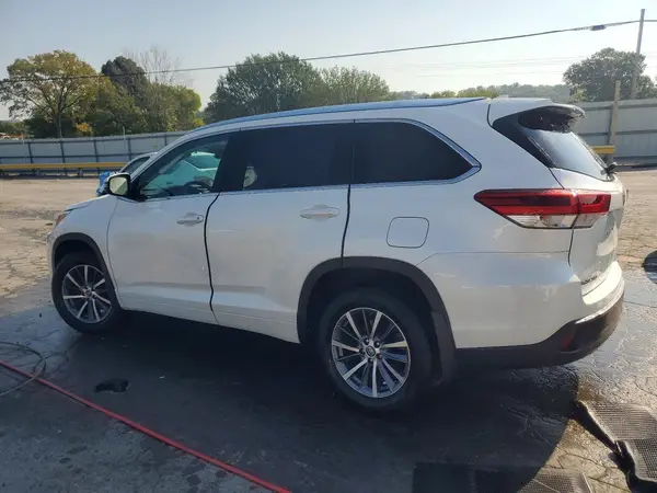 5TDJZRFH4JS845296 — 2018 Toyota Highlander, zdjęcie 2 z Copart 05.10.2026, Przód