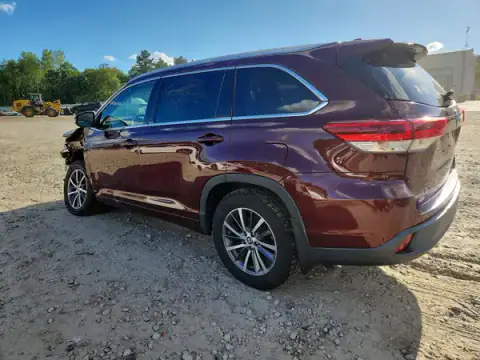 5TDJZRFH9JS806039 — 2018 Toyota Highlander, photo 2 from Copart, Front end