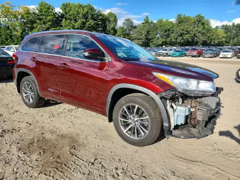 5TDJZRFH9JS806039 — 2018 Toyota Highlander, photo 4 from Copart, Front end