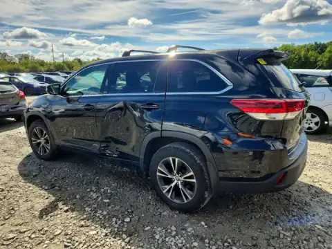 5TDBZRFH4JS844086 — 2018 Toyota Highlander, foto 2 de Copart 23.10.2026, Lateral