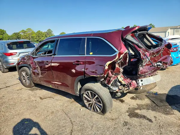 5TDKZRFH9JS273033 — 2018 Toyota Highlander, photo 2 from Copart, Rear end