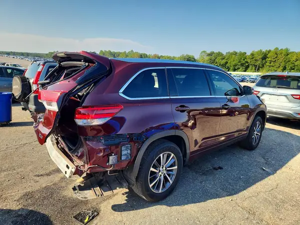 5TDKZRFH9JS273033 — 2018 Toyota Highlander, photo 3 from Copart, Rear end