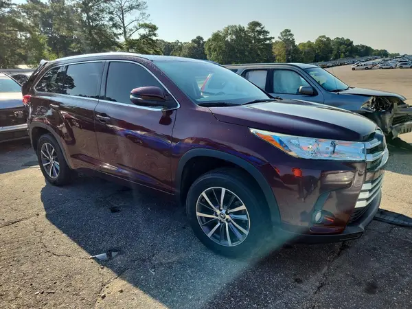 5TDKZRFH9JS273033 — 2018 Toyota Highlander, photo 4 from Copart, Rear end