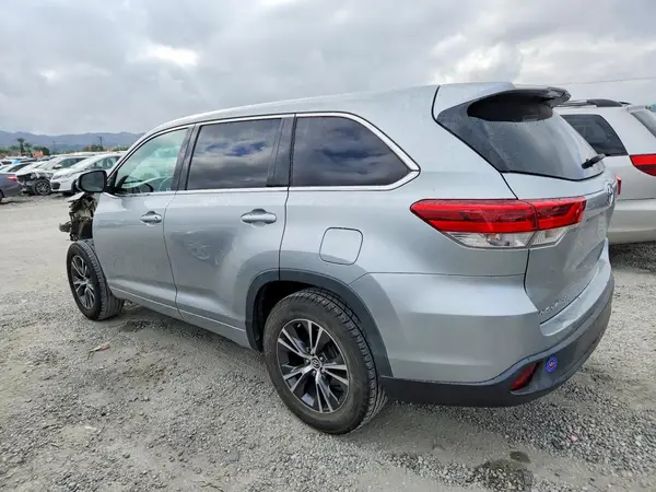 5TDZARFH3JS034342 — 2018 Toyota Highlander, фото 2 с аукциона Copart, Передняя часть