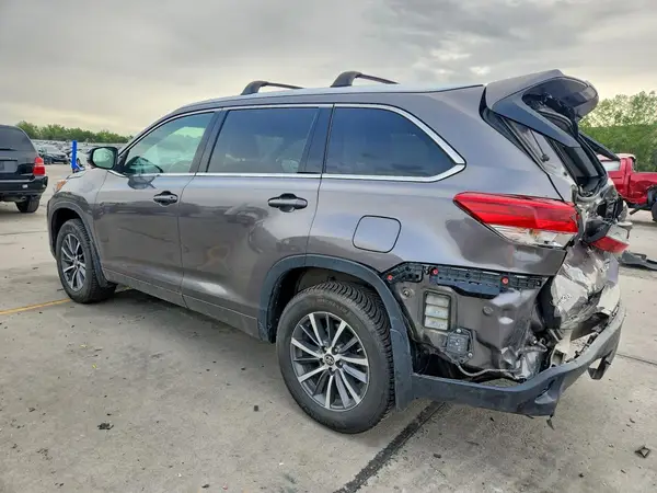 5TDJZRFH3JS543692 — 2018 Toyota Highlander, photo 2 from Copart, Rear end