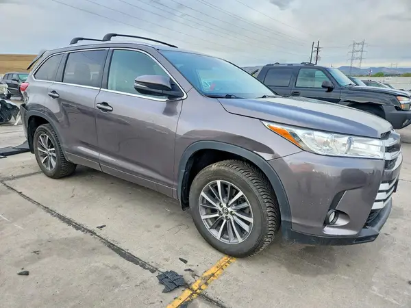 5TDJZRFH3JS543692 — 2018 Toyota Highlander, photo 4 from Copart, Rear end