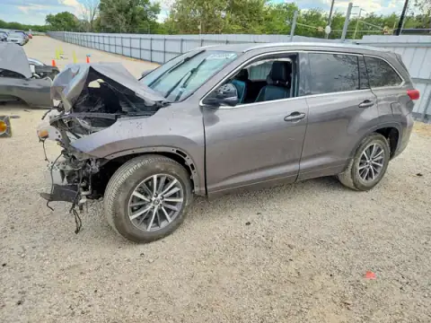 5TDKZRFHXJS547615 Toyota Highlander 2018 — daño Parte delantera, foto antes de reparar