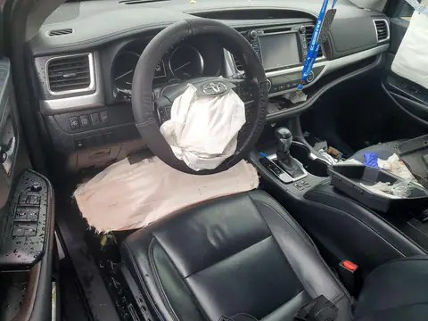 5TDJZRFH7JS814656 — 2018 Toyota Highlander, фото 8 з Copart, Передня частина