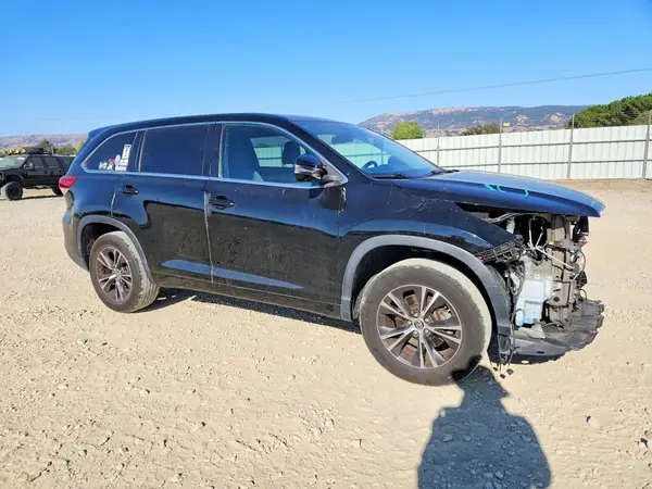5TDZZRFH3JS258901 — 2018 Toyota Highlander, фото 4 с аукциона Copart, Передняя часть