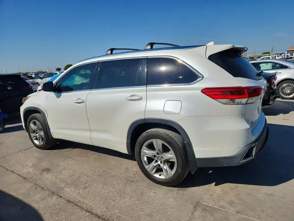5TDYZRFH4JS237695 — 2018 Toyota Highlander, zdjęcie 2 z Copart 12.10.2026, Normalne zużycie