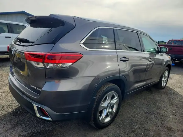 5TDDZRFH5JS488353 — 2018 Toyota Highlander, фото 3 с аукциона Copart 09.10.2026, Мелкие вмятины и царапины
