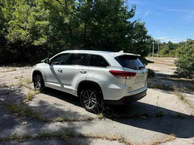 2018 TOYOTA HIGHLANDER VIN 5TDJZRFH4JS824092 фото 3