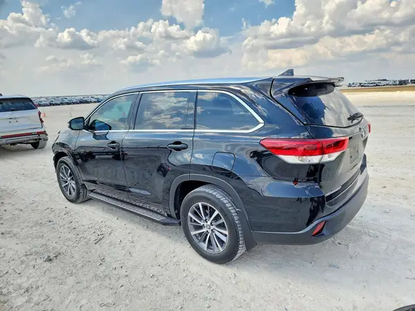 5TDKZRFH5JS546811 — 2018 Toyota Highlander, фото 2 с аукциона Copart 01.10.2026, Передняя часть