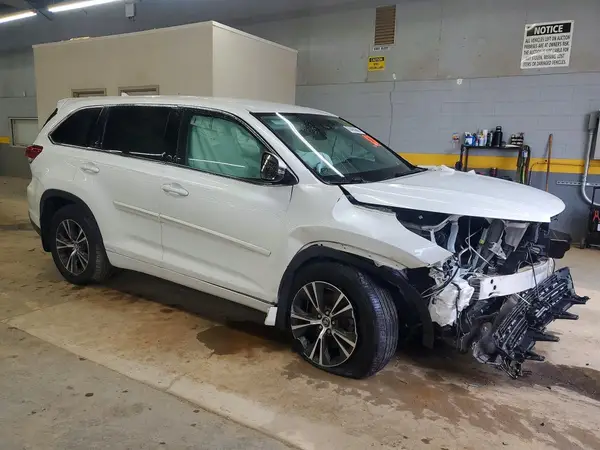 5TDBZRFH1JS812325 — 2018 Toyota Highlander, фото 4 с аукциона Copart, Передняя часть