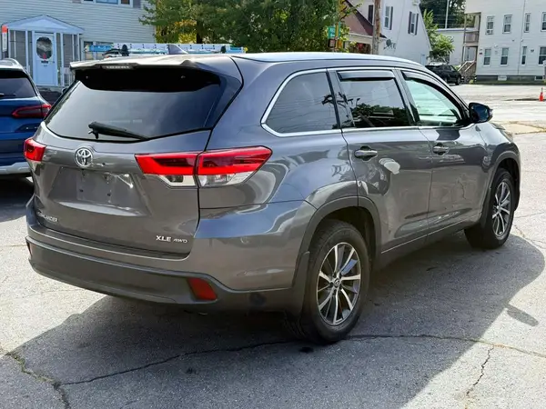 5TDJZRFH0JS844629 — 2018 Toyota Highlander, фото 3 с аукциона Copart, Мелкие вмятины и царапины