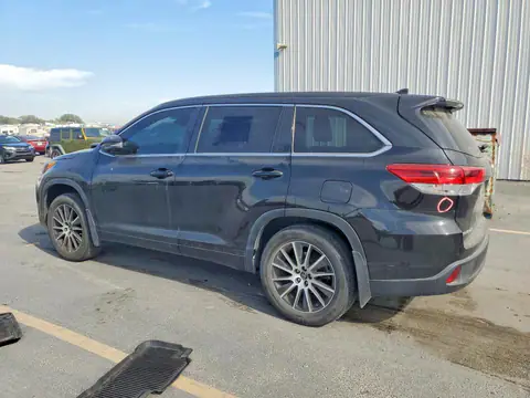 5TDJZRFH6JS540656 — 2018 Toyota Highlander, zdjęcie 2 z Copart 15.10.2026, Bok