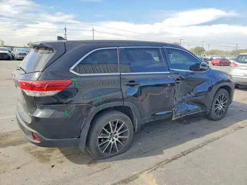 5TDJZRFH6JS540656 — 2018 Toyota Highlander, zdjęcie 3 z Copart 15.10.2026, Bok
