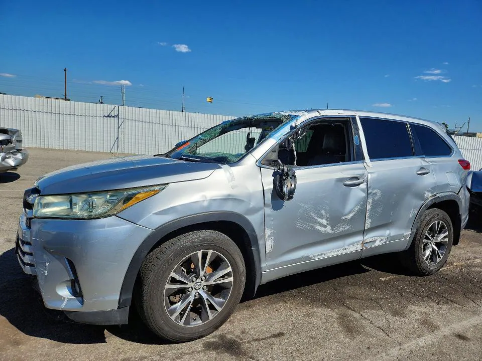 2018 Toyota Highlander VIN 5TDBZRFH8JS807414 фото 1