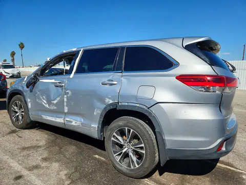 2018 Toyota Highlander VIN 5TDBZRFH8JS807414 фото 2