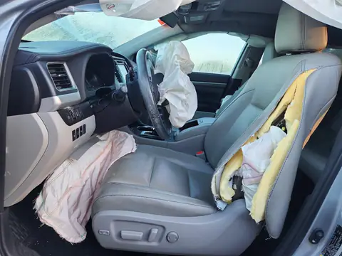5TDDZRFH1JS904592 — 2018 Toyota Highlander, Parte delantera, fotos antes de reparar
