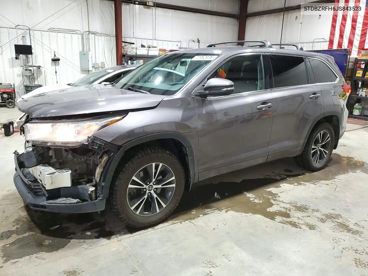 2018 Toyota Highlander Le VIN 5TDBZRFH6JS843523 фото 1