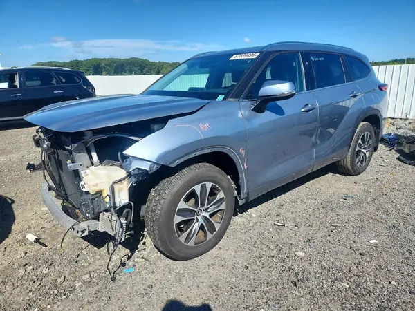 5TDGZRBHXLS033357 Toyota Highlander 2020 — Front end damage, before-repair photo