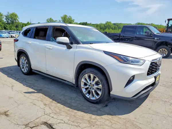 5TDDZRBH2MS111120 — 2021 Toyota Highlander, photo 4 from Copart 28.09.2026, Fire