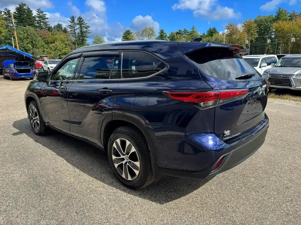 5TDGZRBH6MS553797 — 2021 Toyota Highlander, photo 3 from Copart 08.10.2026, Minor dents and scratches