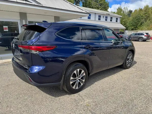 5TDGZRBH6MS553797 — 2021 Toyota Highlander, photo 4 from Copart 08.10.2026, Minor dents and scratches