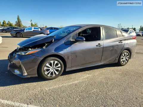 JTDKAMFP9M3173702 — 2021 Toyota Prius, Передняя часть, фото до ремонта