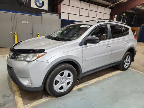 JTMBFREV5FD149585 — 2015 Toyota RAV4, Drobne wgniecenia i rysy, zdjęć przed naprawą