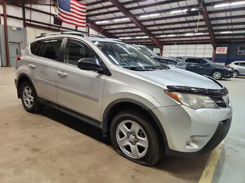 JTMBFREV5FD149585 — 2015 Toyota RAV4, фото 4 з Copart 22.10.2026, Незначні вм’ятини й подряпини