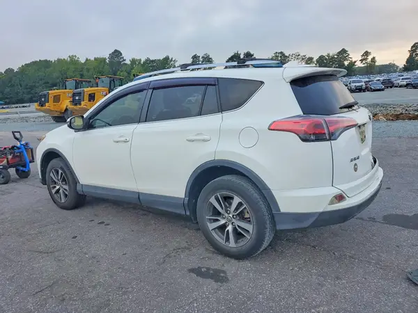 JTMWFREV8GJ076765 — 2016 Toyota RAV4, photo 2 from Copart 29.09.2026, Rear end