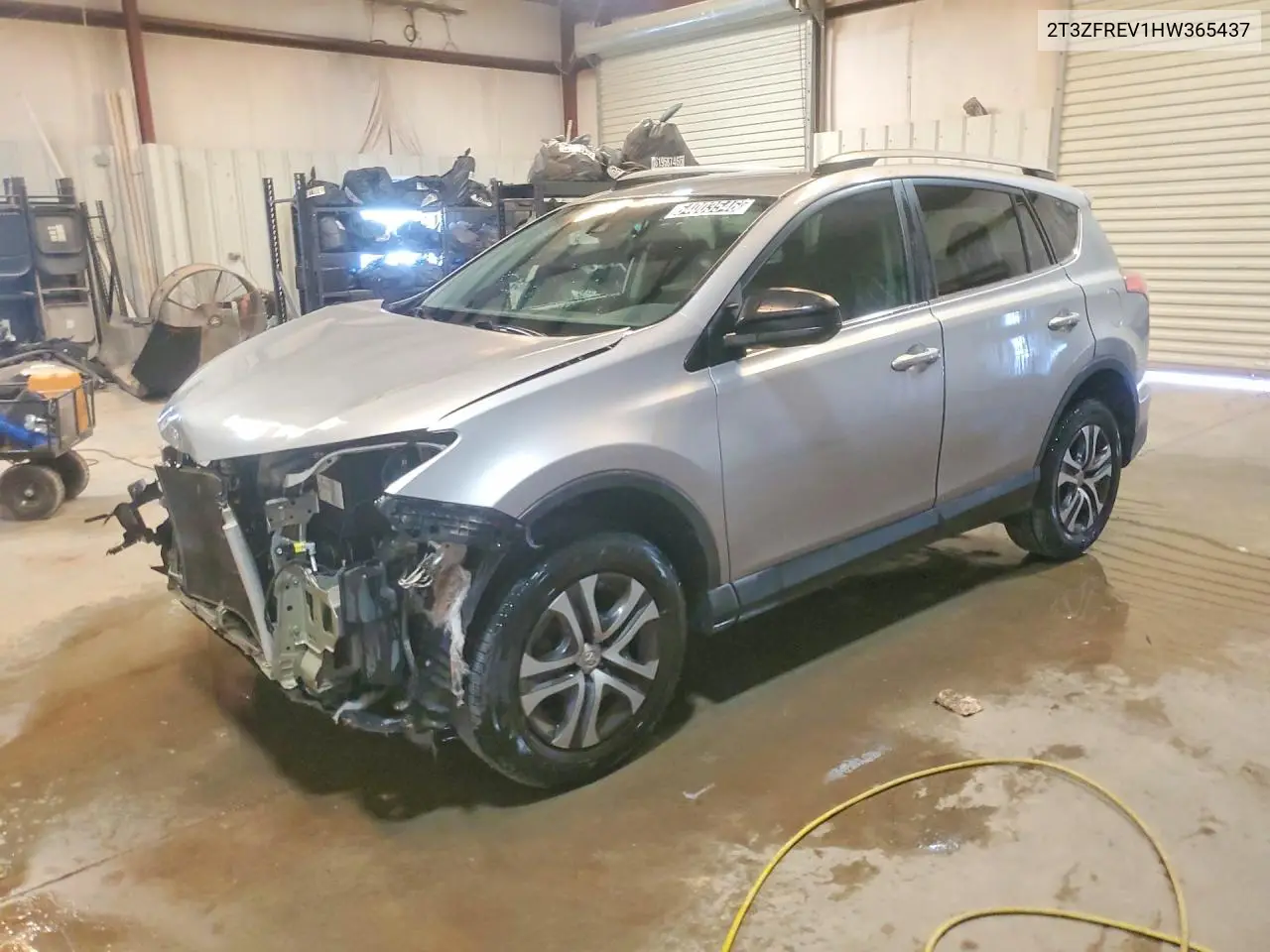 2T3ZFREV1HW365437 Toyota RAV4 2017 — uszkodzenie Przód, zdjęcie przed naprawą