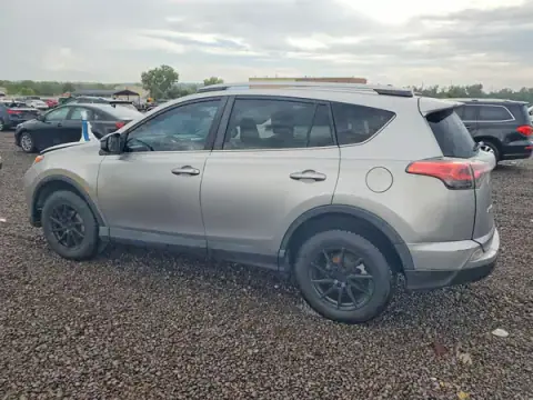 2T3ZFREV5HW325927 — 2017 Toyota RAV4, photo 2 from Copart 20.10.2026, Front end
