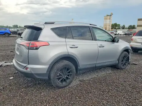 2T3ZFREV5HW325927 — 2017 Toyota RAV4, photo 3 from Copart 20.10.2026, Front end