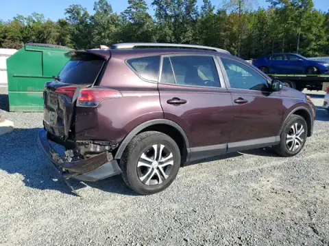 2T3ZFREV2HW321026 — 2017 Toyota RAV4, zdjęcie 3 z Copart 01.10.2026, Tył