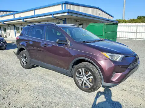 2T3ZFREV2HW321026 — 2017 Toyota RAV4, zdjęcie 4 z Copart 01.10.2026, Tył