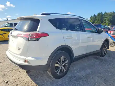 JTMRFREV4HD202987 — 2017 Toyota RAV4, photo 3 from Copart 28.09.2026, Front end