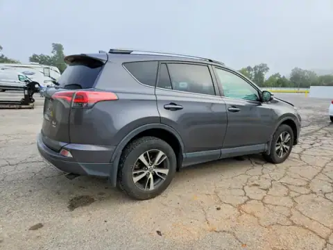 2T3RFREV4HW650049 — 2017 Toyota RAV4, zdjęcie 3 z Copart 10.10.2026, Przód
