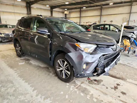 JTMRFREV0HJ105366 — 2017 Toyota RAV4, foto 4 de Copart, Parte delantera